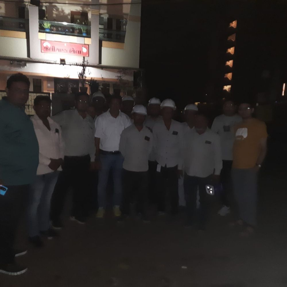 વીજતંત્રની યુધ્ધના ધોરણે કામગીરી:જામનગરમાં 100 ફીડરો અસરગ્રસ્ત થતાં 6 કલાકમાં 95 ફીડરો વીજ પુરવઠો કાર્યરત