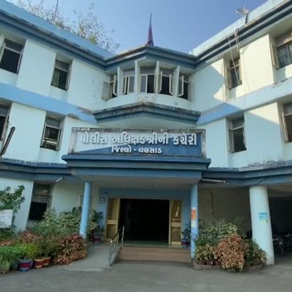 વલસાડ SPએ 126 પોલીસકર્મીઓની બદલી કરી:વહીવટી સરળતા માટે ASI, હેડ કોન્સ્ટેબલ અને મહિલા કર્મીઓનો સમાવેશ