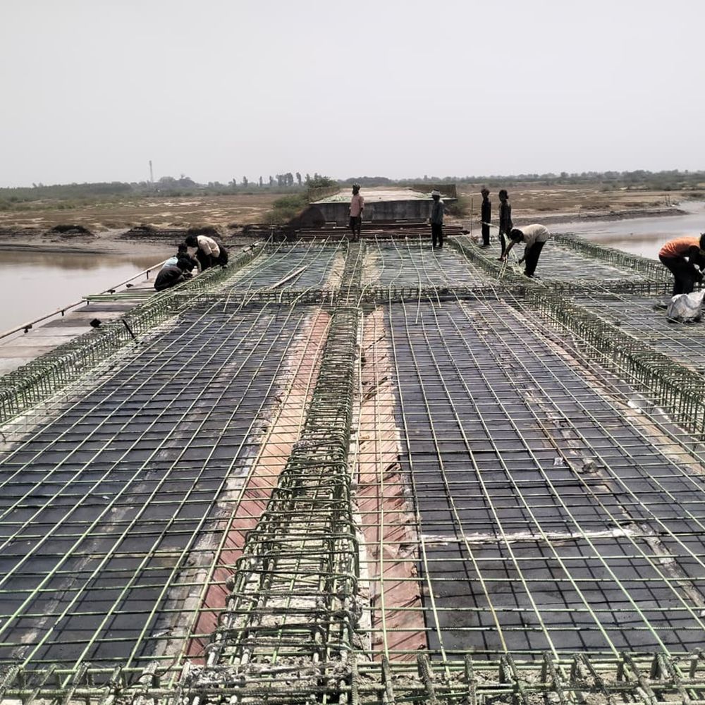 ગોકળગતિએ ચાલતું કામ:જંબુસરના ડોલીયાથી આમોદના દેણવા વચ્ચેનો પુલ 10 વર્ષે પણ હજીય અધૂરો