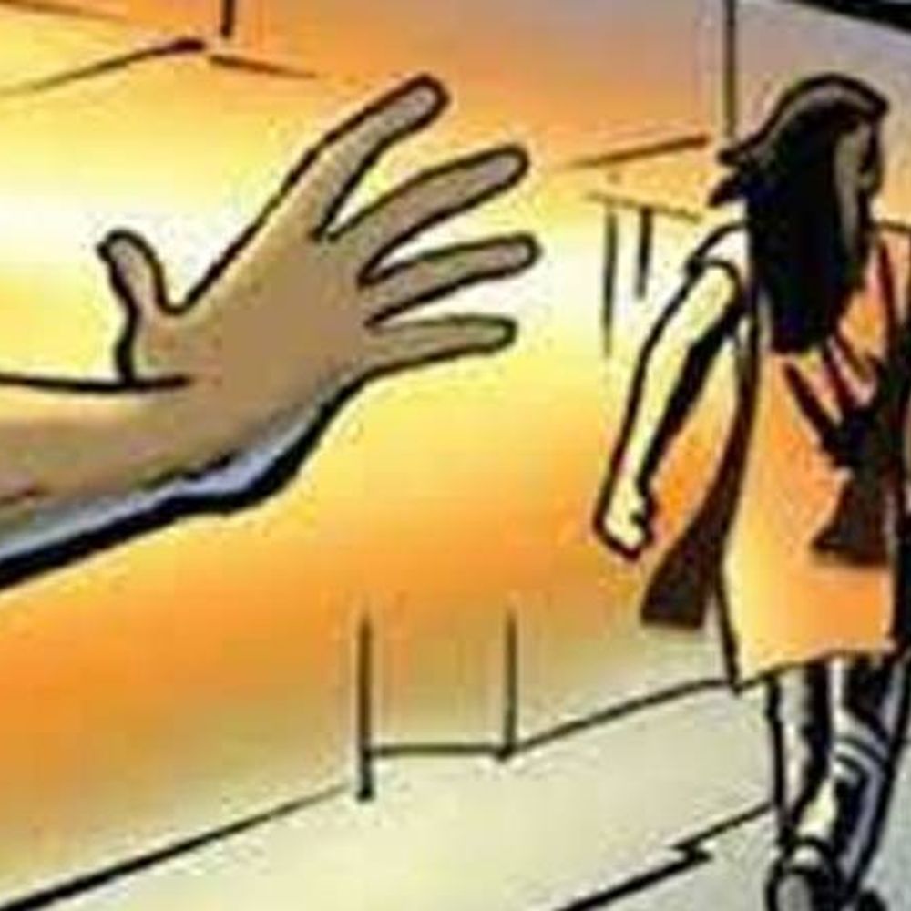 વલસાડમાં શૂટિંગ દરમિયાન અમેરિકન મહિલા પ્રોડ્યુસરની છેડતી:‘હાઉ ટુ ફીડ અ સોલ’ ફિલ્મના ડિરેક્ટર સહિત 3 સામે ગુનો; માટુંગા પોલીસે કેસ વલસાડ સિટી પોલીસને ટ્રાન્સફર કર્યો