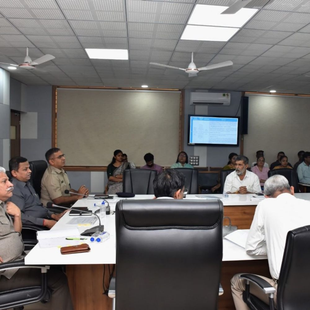 મોરબીમાં જિલ્લા સંકલન સમિતિની બેઠક યોજાઈ:પ્રજાલક્ષી પ્રશ્નો અને વિકાસ કાર્યોની સમીક્ષા કરાઈ