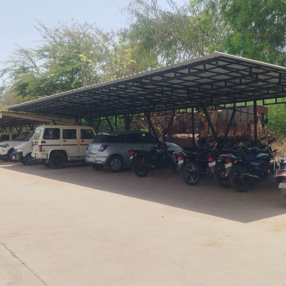 ભાસ્કર ઇમ્પેક્ટ‎:બહુમાળી ભવનમાં પાર્કિંગ સ્ટેન્ડની જોખમી છતો અંતે દૂર કરી નવી નંખાઈ