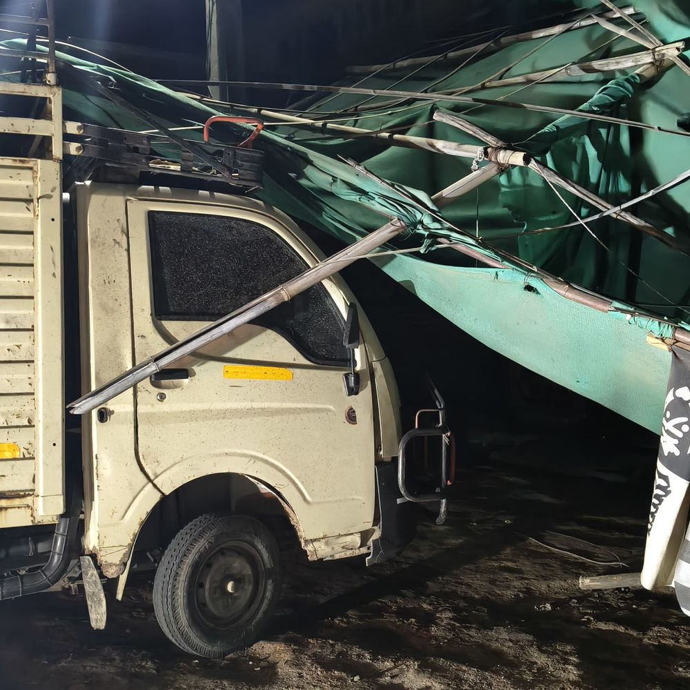 5 તાલુકાઓમાં ભારે તારાજી સર્જાઈ:વાવાઝોડાથી ક્યાંક છાપરાં ઉડ્યા તો ક્યાંક વીજ પોલ ધરાશાયી