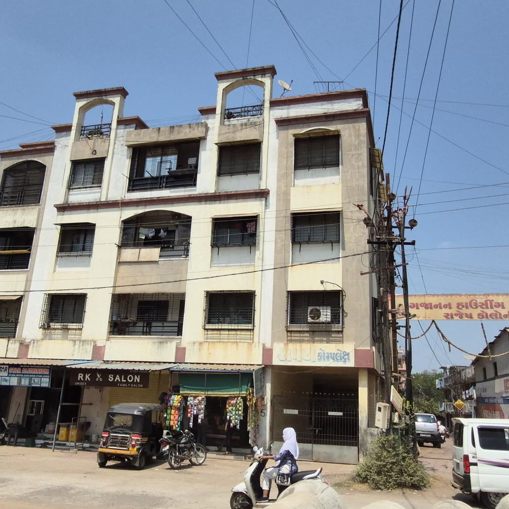 કબીલપોરમાં તસ્કરોનો આતંક:એક જ રાતમાં 7 બંધ મકાનો અને‎ દુકાનોના તાળા તોડી તસ્કરો ફરાર‎