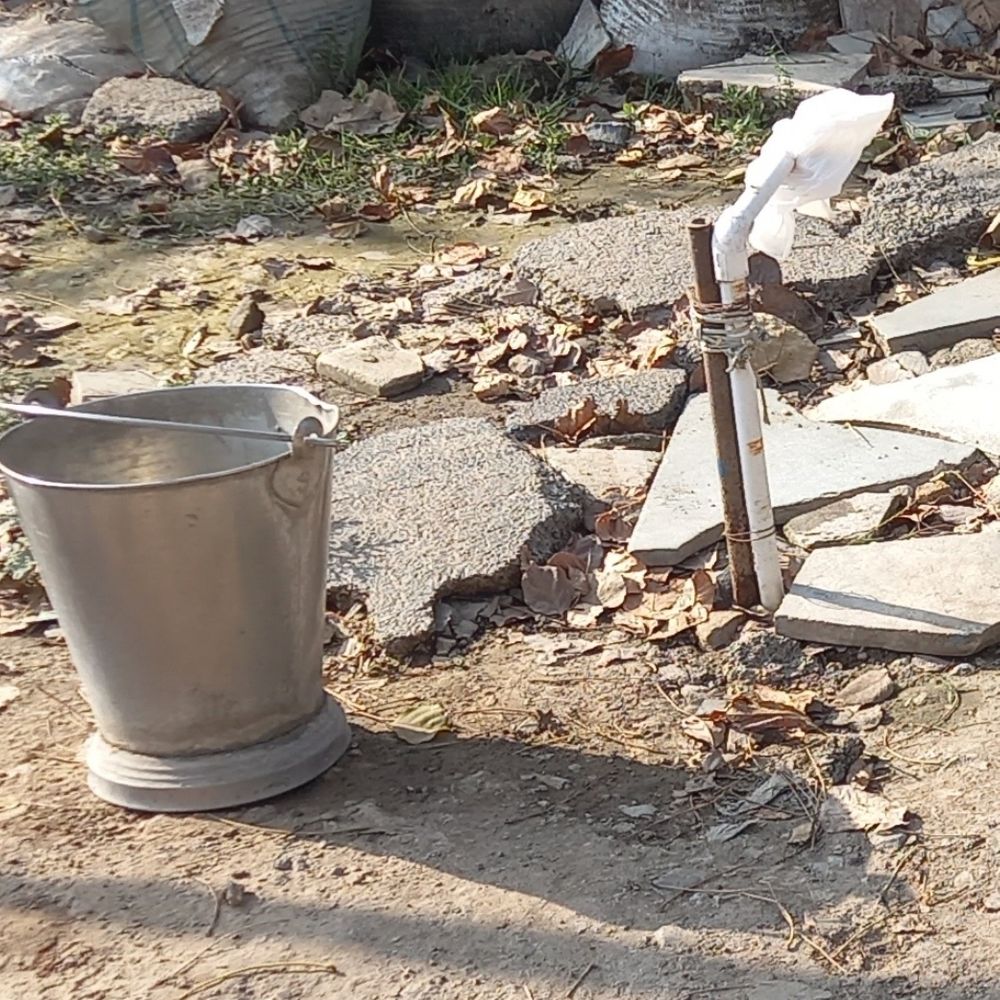 રહીશો પાણીથી વંચિત:ભર ઉનાળે વલસાડના વોર્ડ નં.1માં લાઇન જર્જરીત થતા પીવાનું પાણી આવતું જ નથી