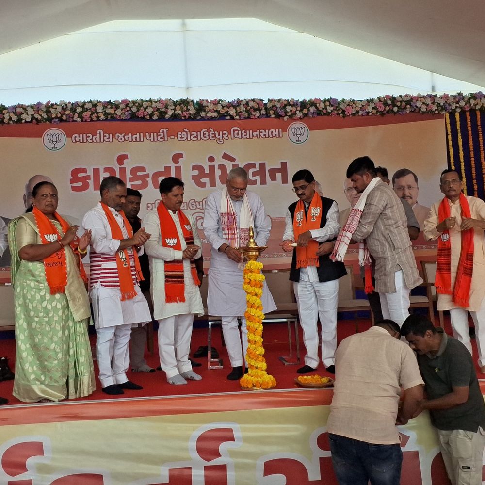 છોટાઉદેપુરમાં ભાજપ પ્રદેશ અધ્યક્ષ જગદીશ વિશ્વકર્માનું સંમેલન:વાવાઝોડાથી મંડપ તૂટ્યો, કાર્યકર્તાઓ તાપમાં બેઠા