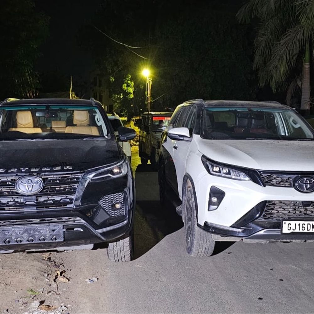 અંકલેશ્વરમાંથી ફોર્ચ્યુનર કાર ચોરનાર ગુનેગાર ભાઈઓ ઝડપાયા:સ્ક્રેપ ગાડીના એન્જિન-ચેચીસ નંબર ફોર્ચ્યુનર પર લગાવતા, ગેરેજની આડમાં જૂની ગાડીઓના પેપર પર નવી ગાડીઓ ફેરવતા