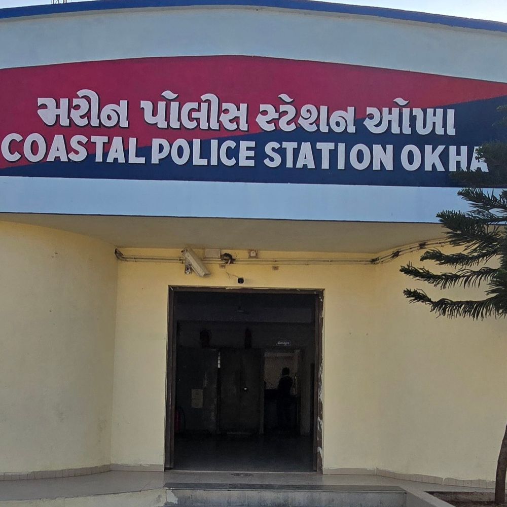 ઓખામાં 20 વર્ષથી ડિગ્રી વગર પ્રેક્ટિસ કરતો 'ડોક્ટર' ઝડપાયો:SOGએ ગેરકાયદેસર મેડિકલ પ્રેક્ટિસ કરતા લલિત રાબડિયાની ધરપકડ કરી