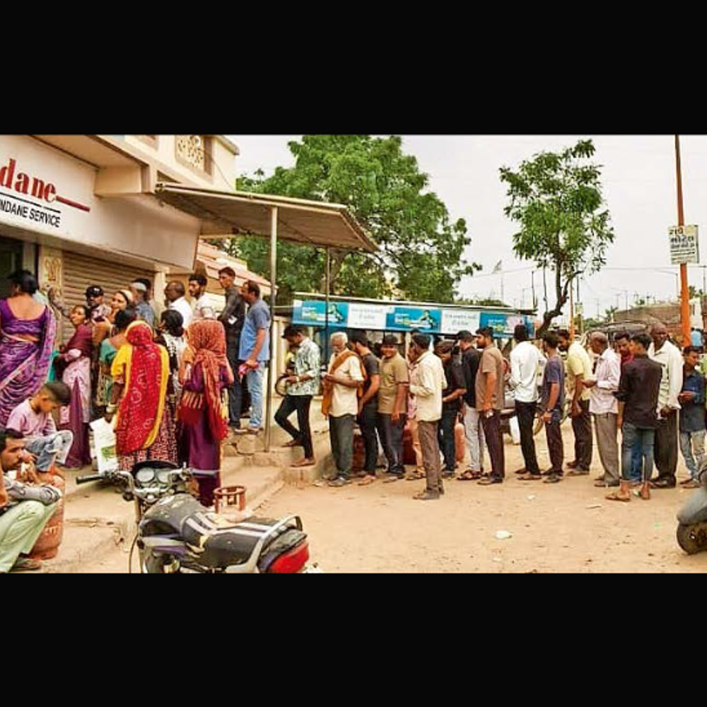 કચ્છ માંડવીમાં સિલિન્ડર માટે કલાકોનો ઇન્તજાર, છતાં લોકોને ખાલી હાથે પરત ફરવાનો વારો.