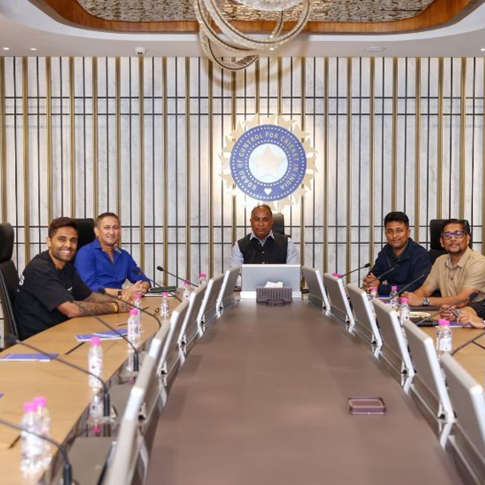 IPLમાં જે સારું રમશે તેને BCCI વર્લ્ડ કપમાં સિલેક્ટ કરશે:2027ના ODI ટુર્નામેન્ટ માટે 20 ભારતીય ખેલાડીઓ શોર્ટલિસ્ટ, સિલેક્ટર્સ તેમના પરફોર્મન્સ અને ફિટનેસ પર નજર રાખશે