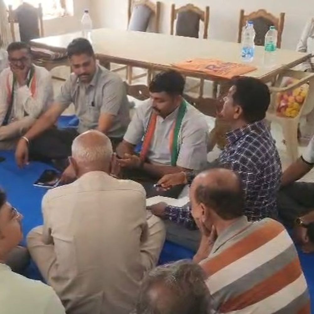 'આમ આદમી પાર્ટીનો પરપોટો ફૂટી ગયો':વિસાવદરમાં કોંગ્રેસની બેઠક, સ્થાનિક સ્વરાજ્ય ચૂંટણીનું રણશિંગુ ફૂંક્યું; જિલ્લા-તાલુકા પંચાયતની તમામ બેઠકો જીતવાનો આશાવાદ