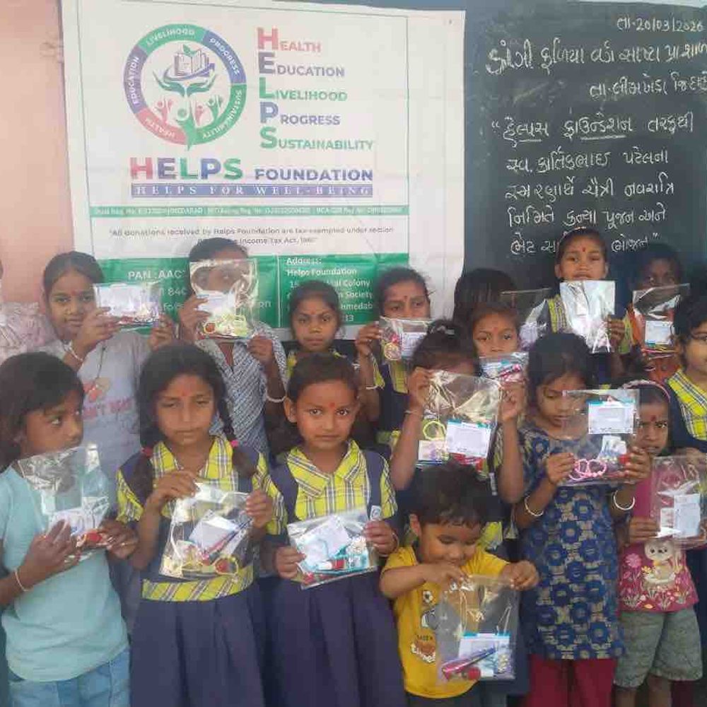 હેલ્પ્સ ફાઉન્ડેશન દ્વારા ચૈત્રી નવરાત્રી પર કુમારિકાઓને શૃંગાર ભેટ:માતા શક્તિના સ્વરૂપ બાળિકાઓને સન્માનિત કરાઈ