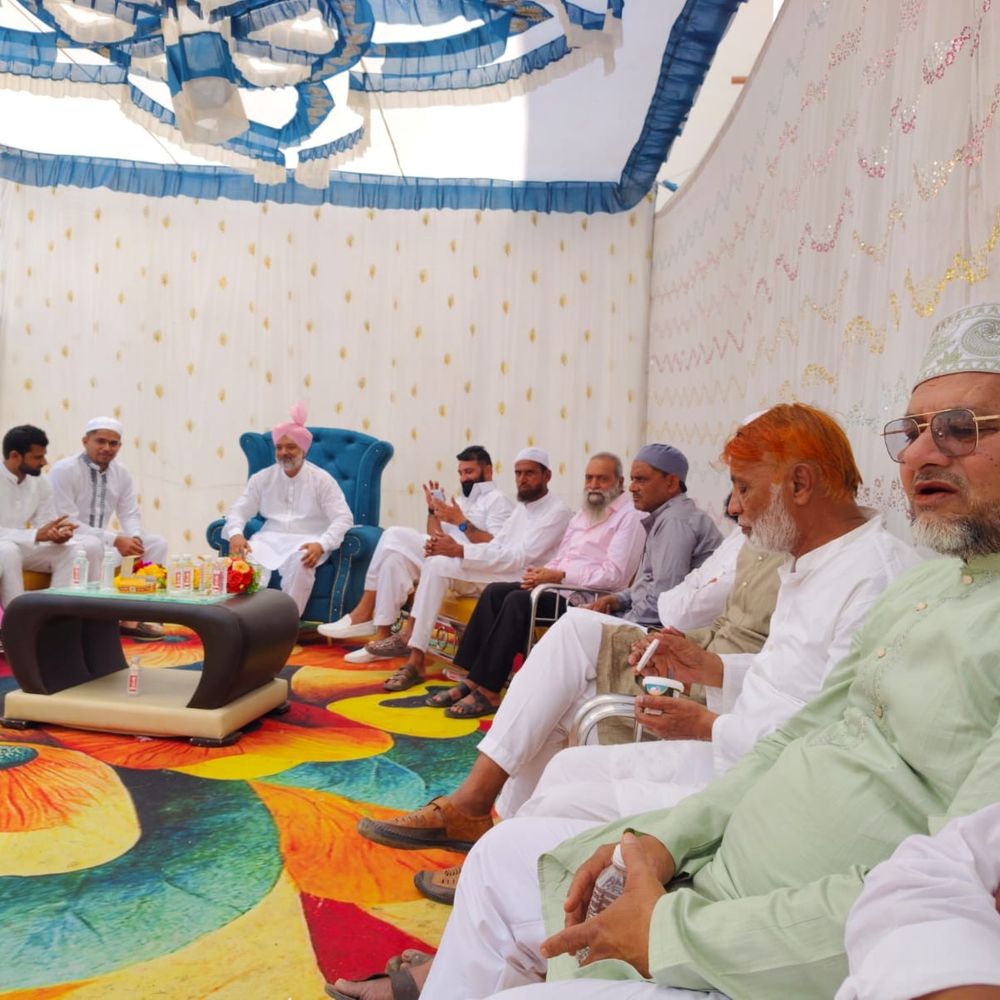 વેરાવળમાં ભાઈચારા અને કોમી એકતાનો સુંદર નઝારો:નમાઝ બાદ સૌએ એકબીજાને ઈદની મુબારકબાદી આપી; અમન-શાંતિ માટે દુઆ માંગી