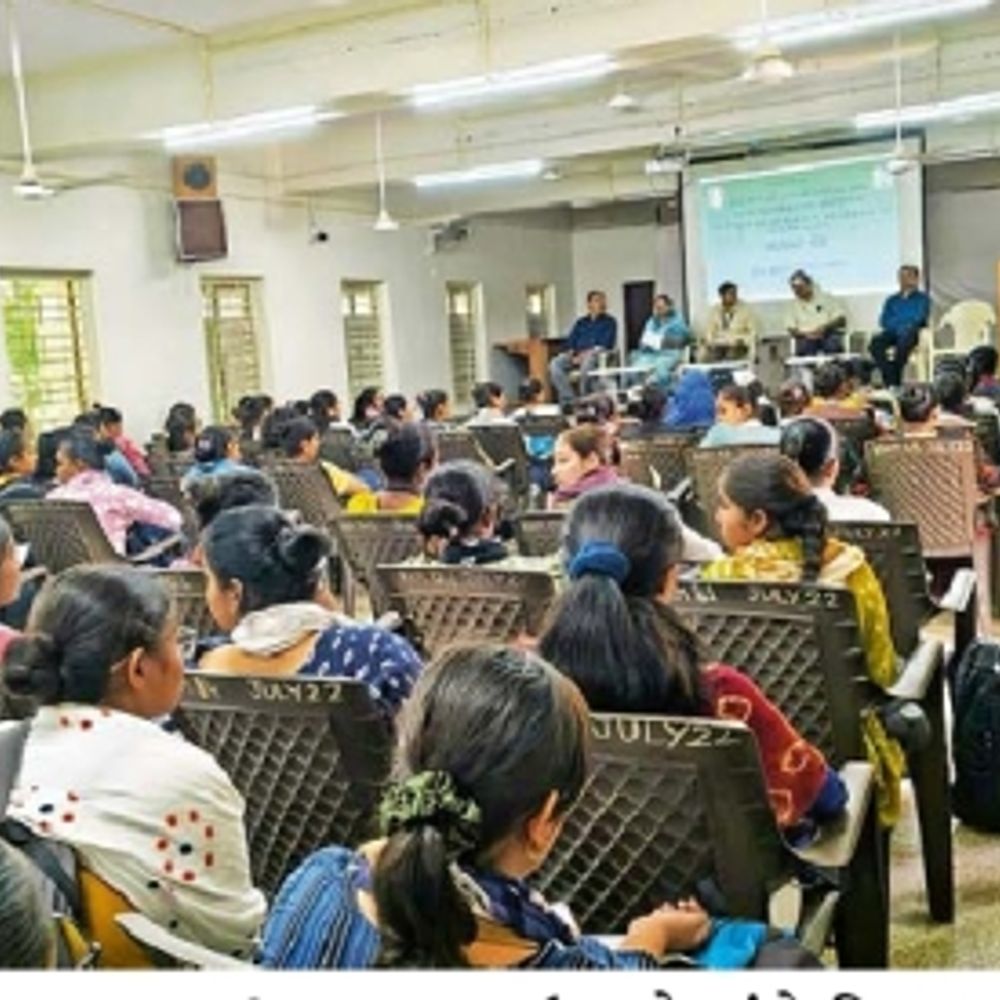 ભાવનગરની ગાંધી મહિલા કોલેજમાં યુવા સાયબર જાગૃતિ વર્કશોપ યોજાયો.