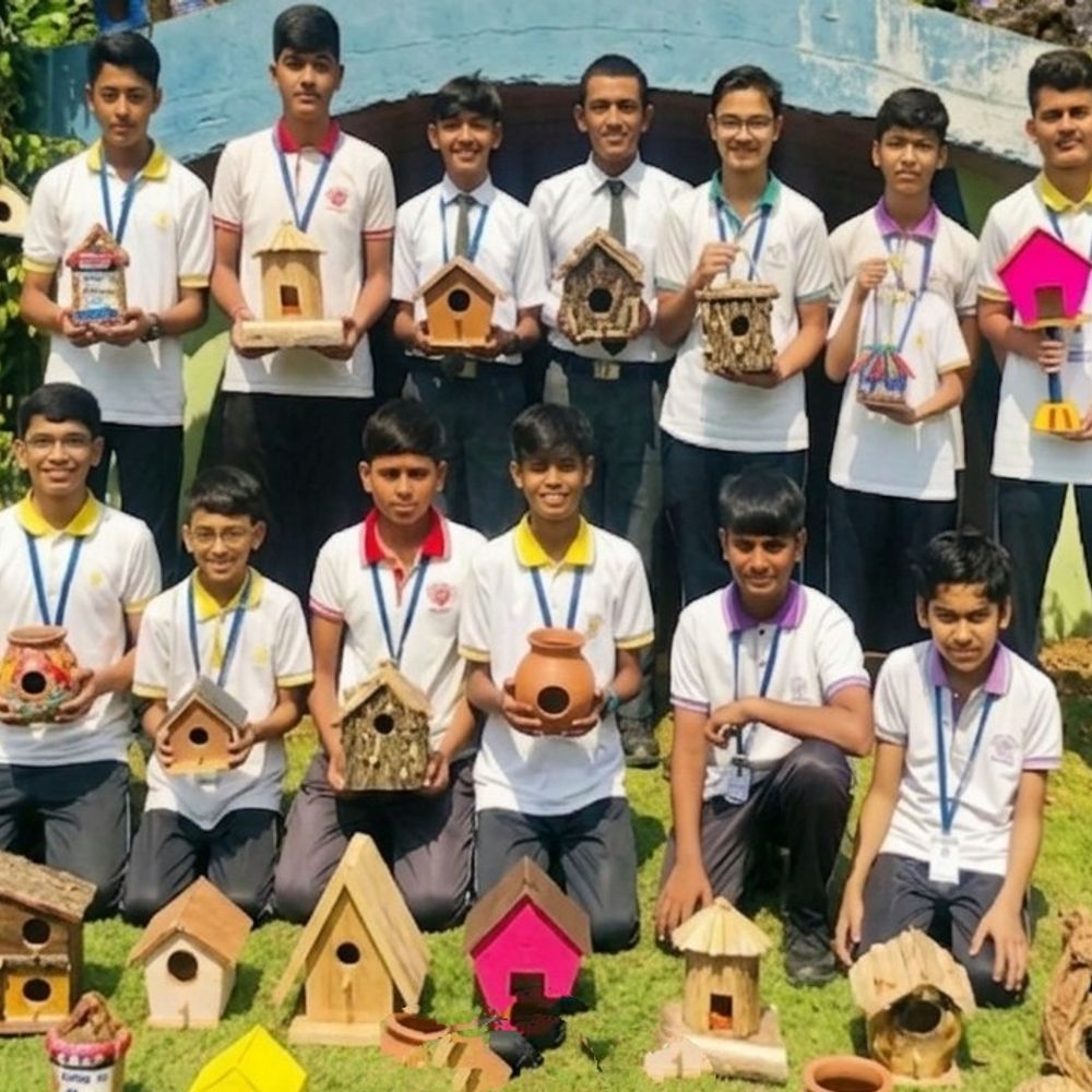 અંબે જય અંબે વિદ્યાલય હરણી ખાતે વિશ્વ ચકલી દિવસની ઉજવણી:વિદ્યાર્થીઓએ 56 ચકલી ઘર બનાવી પક્ષી સંરક્ષણનો સંદેશ આપ્યો