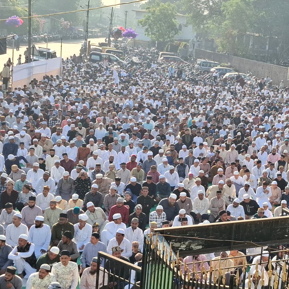ભરૂચમાં ઈદ-ઉલ-ફિત્રની શાંતિપૂર્ણ ઉજવણી: હજારો Muslim બિરાદરોએ ઈદગાહ ખાતે નમાઝ અદા કરી.