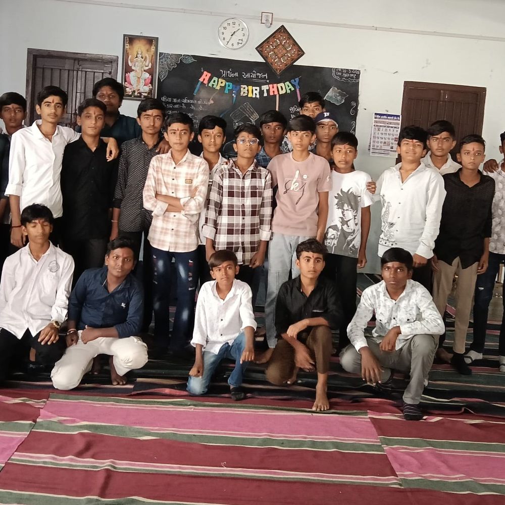 ઊંઝાની વિ.મ.પટેલ પ્રાથમિક શાળામાં ધોરણ 8નો વિદાય કાર્યક્રમ યોજાયો:ગત વર્ષના તેજસ્વી વિદ્યાર્થીઓને ઇનામ અપાયા