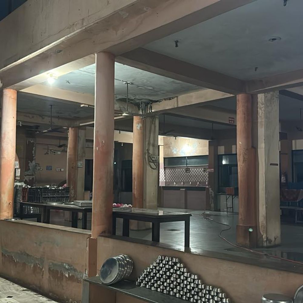 યુદ્વની અસર:પીપળાવ અને ડાકોર મંદિરના ભોજનાલય ગેસ સિલિન્ડરના અભાવે બંધ કરવા પડ્યા