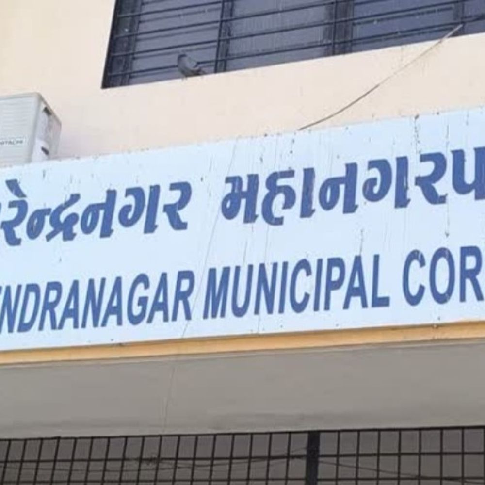 સુરેન્દ્રનગરના વાદીપરામાં 6 દિવસથી પાણી નથી:મહિલાઓએ બેડા સાથે વિરોધ કર્યો, તાત્કાલિક વિતરણની માંગ