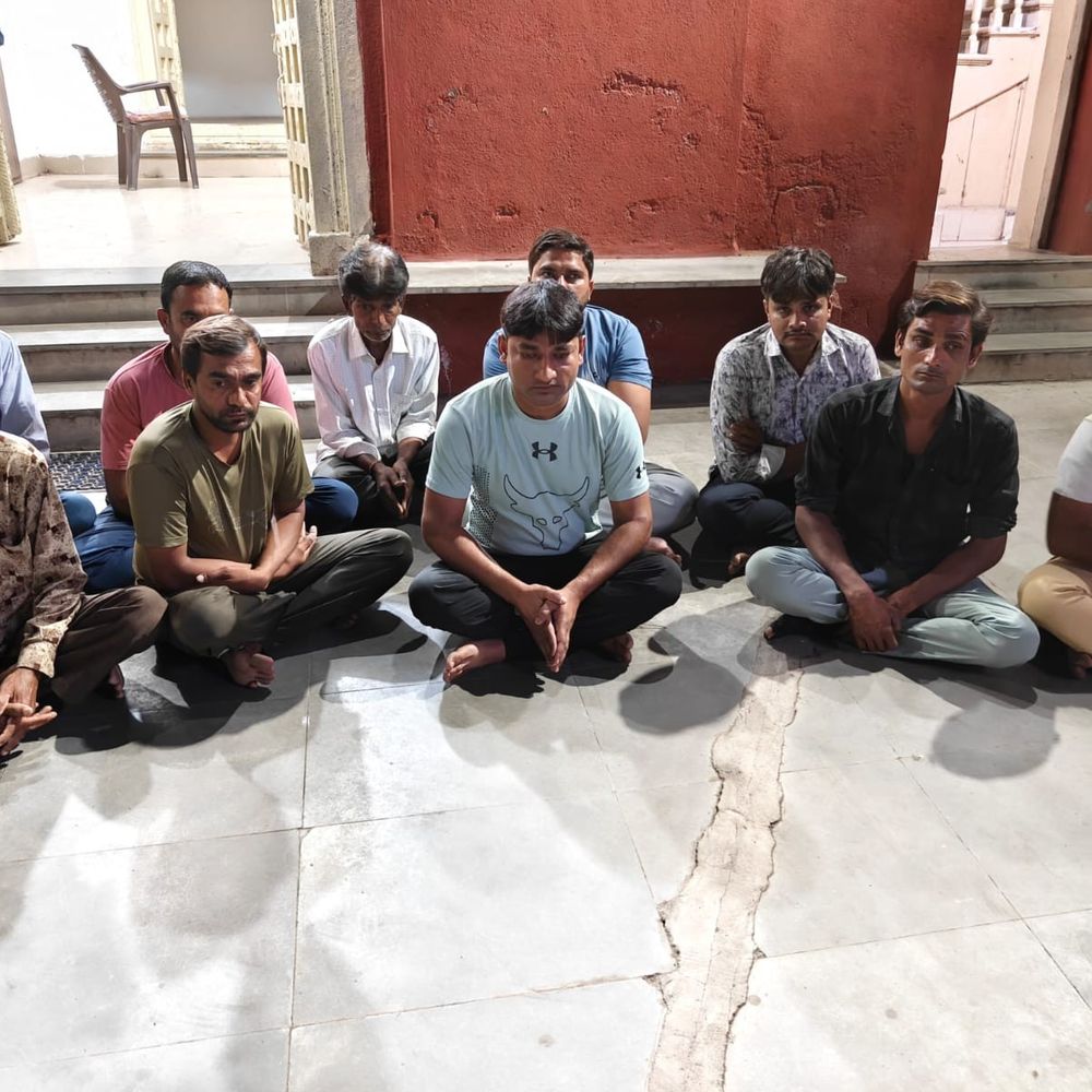 જામનગરમાં ઘોડીપાસા ક્લબ પર રેઇડ: 10 આરોપીઓ ₹2.46 લાખની માલમત્તા સાથે LCB દ્વારા ઝડપાયા.