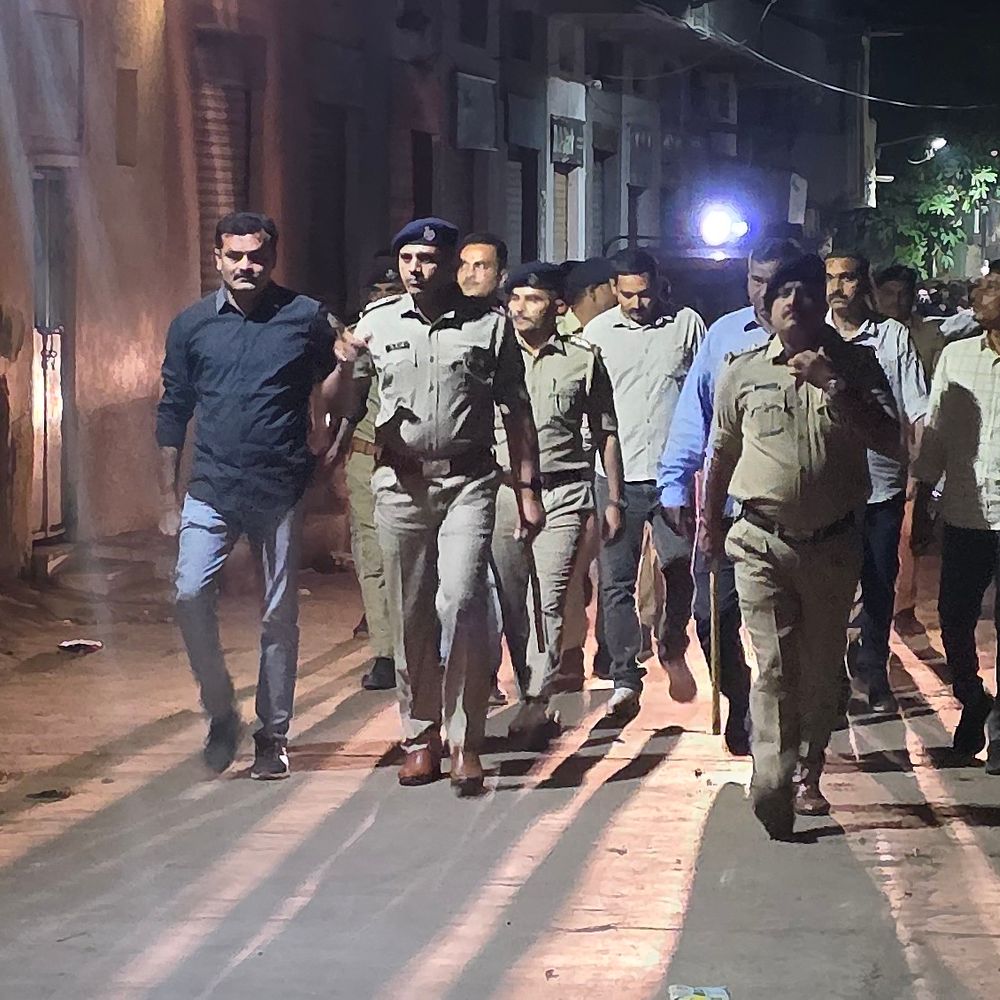 રમઝાન ઈદને લઇ જામનગર પોલીસનું ફૂટ પેટ્રોલિંગ.