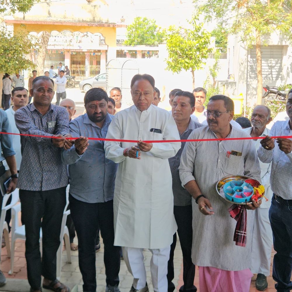 મુનપુરમાં ₹48 લાખના વિકાસકામોનું લોકાર્પણ-ખાતમુહૂર્ત:₹25 લાખ નવીન ગ્રામ પંચાયત ભવન અને ₹10 લાખના ખર્ચે નવીન પ્રોટેક્શન વોલ બનશે