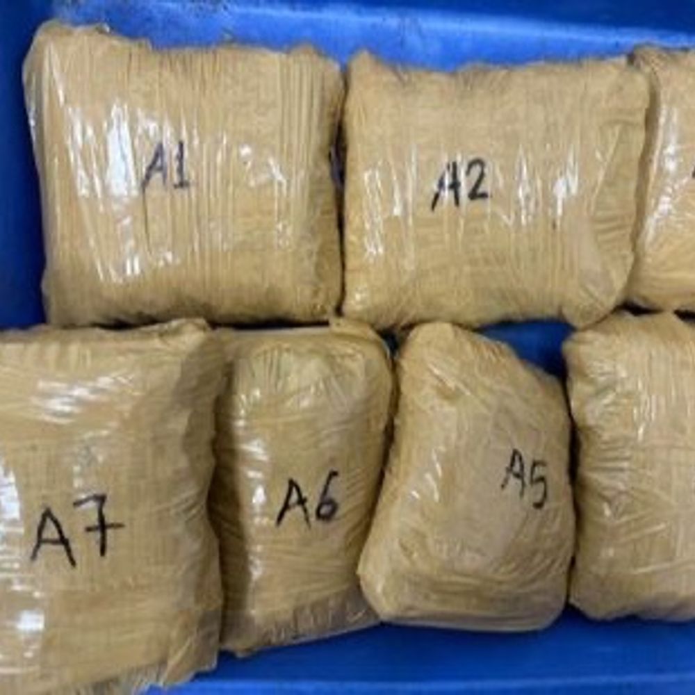 સુરત એરપોર્ટ પર 7 દિવસમાં બીજીવાર કરોડોનો ગાંજો ઝડપાયો:સીટની પાછળ વેક્યૂમ પેક 1.97 કિલો હાઈડ્રોપોનિક ગાંજો છુપાવ્યો હતો, ફરી એર ઇન્ડિયાની બેંગકોક ફ્લાઈટમાં જ ડ્રગ્સની હેરાફેરી