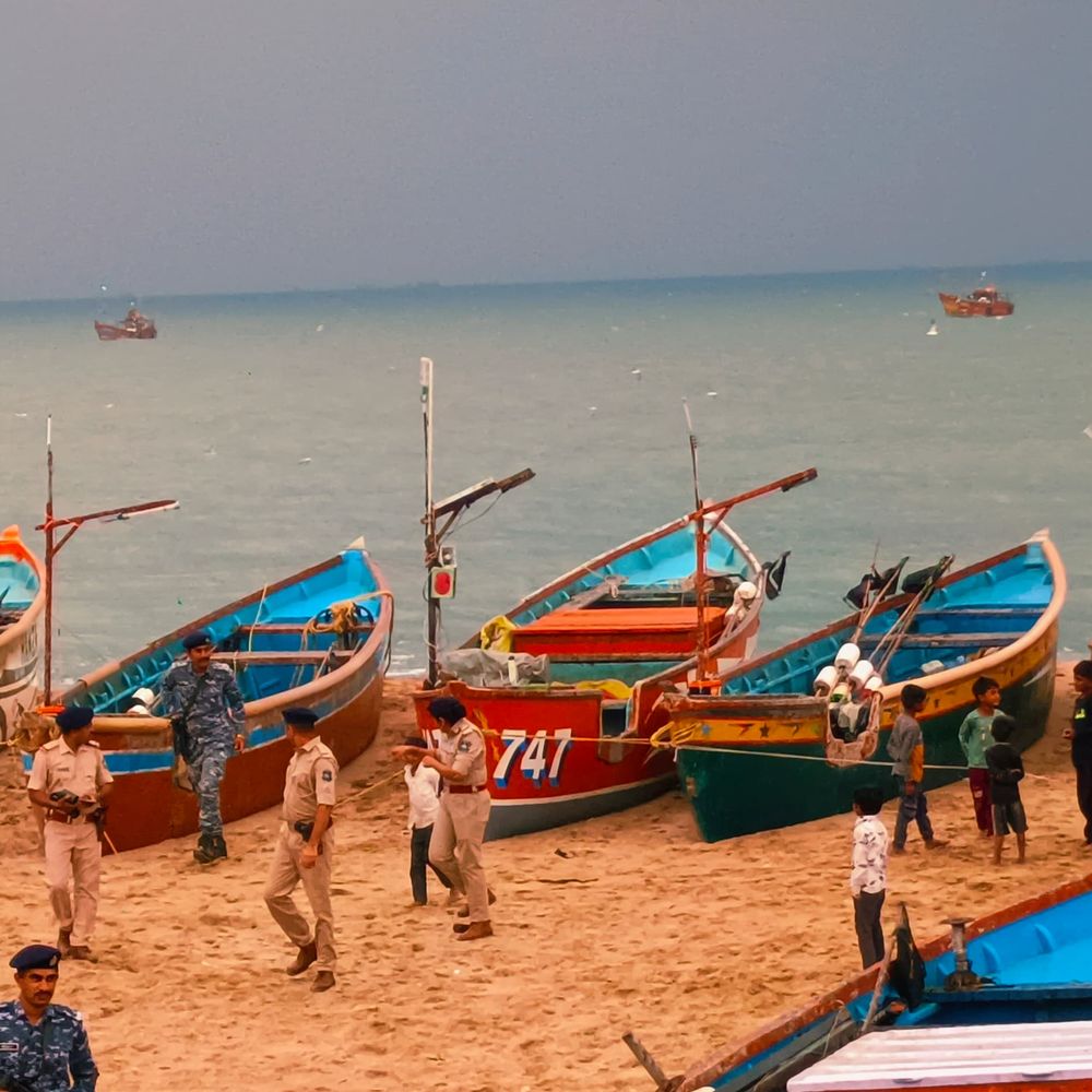 દરિયાકાંઠે કરાયું સઘન પેટ્રોલિંગ:ગોરસરથી માધવપુર દરિયાકાંઠે મરીન ટાસ્ક ફોર્સનું સઘન કોમ્બિંગ ઓપરેશન હાથ ધરાયું