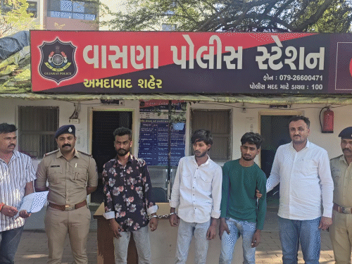 સગીરાને હોટલમાં લઇ જઈ દુષ્કર્મ માટે ડુપ્લિકેટ આધારકાર્ડ.