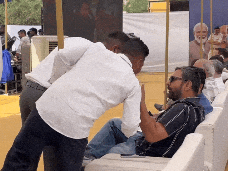 Vadodara Former Corporators Alert After Police Seating Row