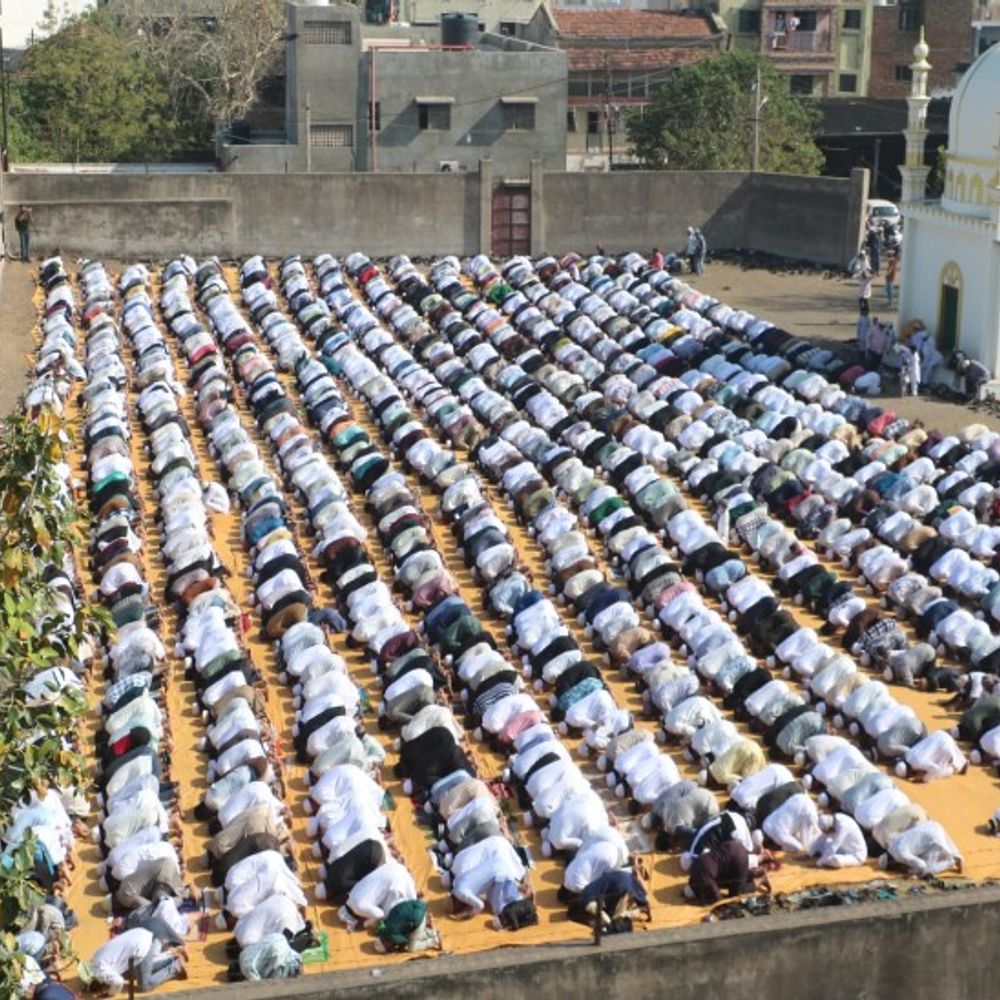 ભાવનગરમાં શાનોશૌકત સાથે રમઝાન ઈદની ઉજવણી:અલગ અલગ ઈદગાહમાં સમૂહ નમાઝ અદા કરાઈ, જિલ્લા જેલ ખાતે ઉજવણી કરાઈ