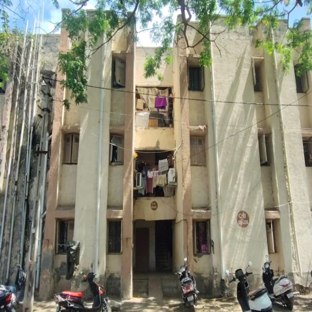 GST ઇન્સ્પેક્ટરના બંધ ક્વાર્ટર્સમાં તસ્કરોનો હાથફેરો:પિતાના અવસાન બાદ વતન ગયેલા પરિવારની ગેરહાજરીમાં તસ્કરો ત્રાટક્યા, રૂ.78 હજારના દાગીનાની ચોરી