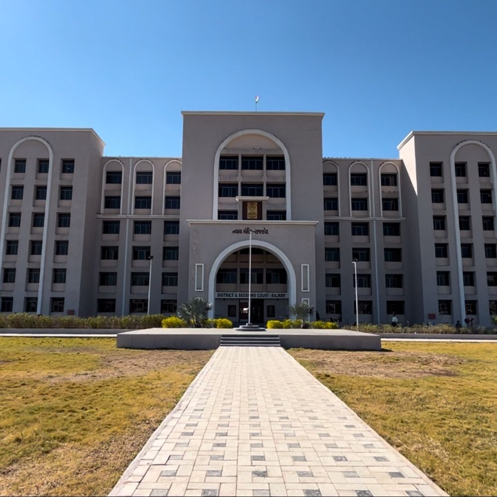 રૂ.1500 કરોડના સાઈબર ફોડ કેસમાં આરોપીની જામીન અરજી રદ:15થી વધુ આરોપીઓની ગેંગે ઓનલાઈન ગેમીંગ મારફત સેંકડો લોકોના નાણાની ઉચાપત કરી હોવાની સેશન્સ કોર્ટે નોંધ લીધી