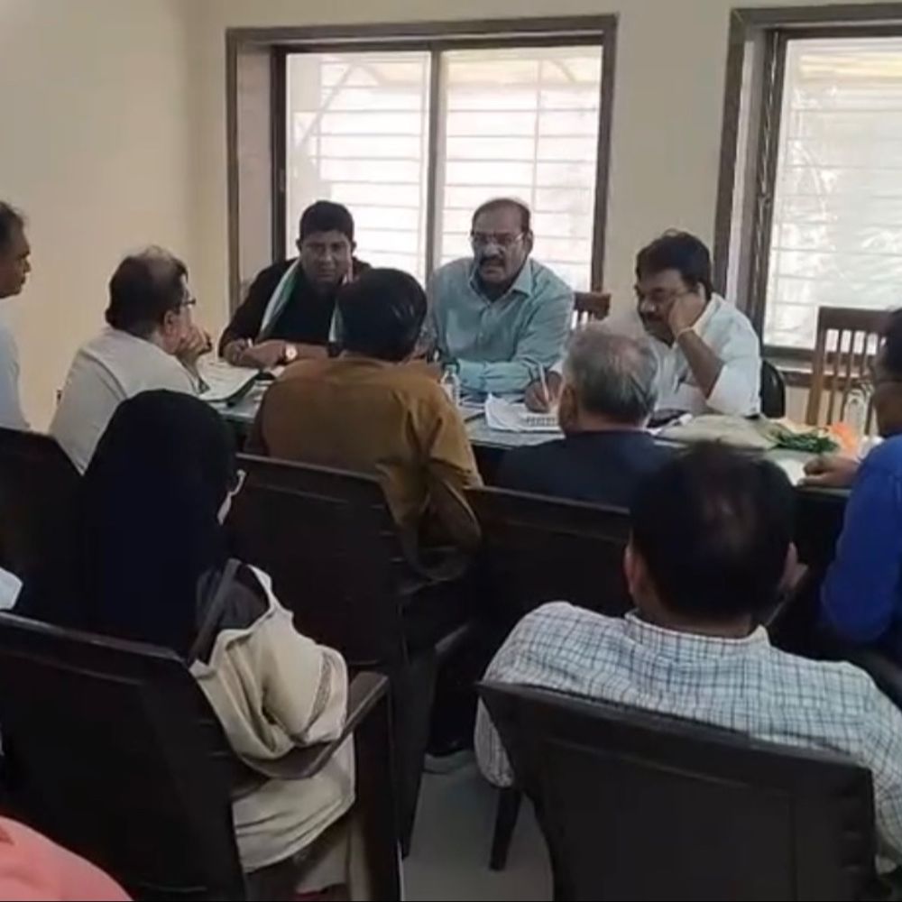 સુરત મનપા ચૂંટણી, કોંગ્રેસની 120 બેઠકો માટે 'સેન્સ' પ્રક્રિયા:900 દાવેદારો મેદાને, 50% ટિકિટ યુવાઓને અપાશે; 3 ઝોનમાં વહેંચી રણનીતિ તૈયાર