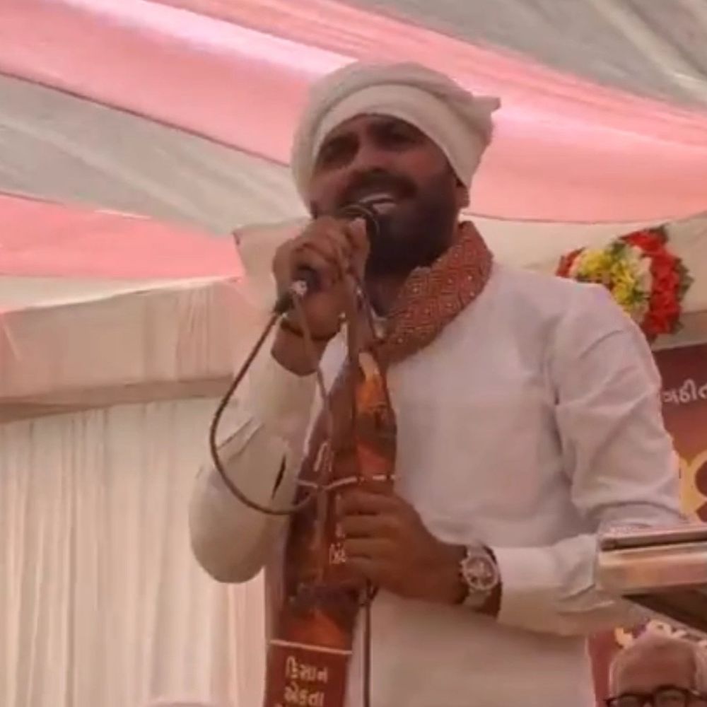 મેરી માં મેરે સાથ હૈ'ના નાદ સાથે રાજુ-કરપડાની ગર્જના:વિસાવદર ખાતે 'ખેડૂત સંકલ્પ યાત્રા' યોજાય: હજારો ખેડૂતોની મેદની વચ્ચે આમ આદમી પાર્ટી અને ધારાસભ્ય પર આકરા પ્રહારો,હું જેલમાં રહું તે માટે ઘણા પ્રયત્નો થયા