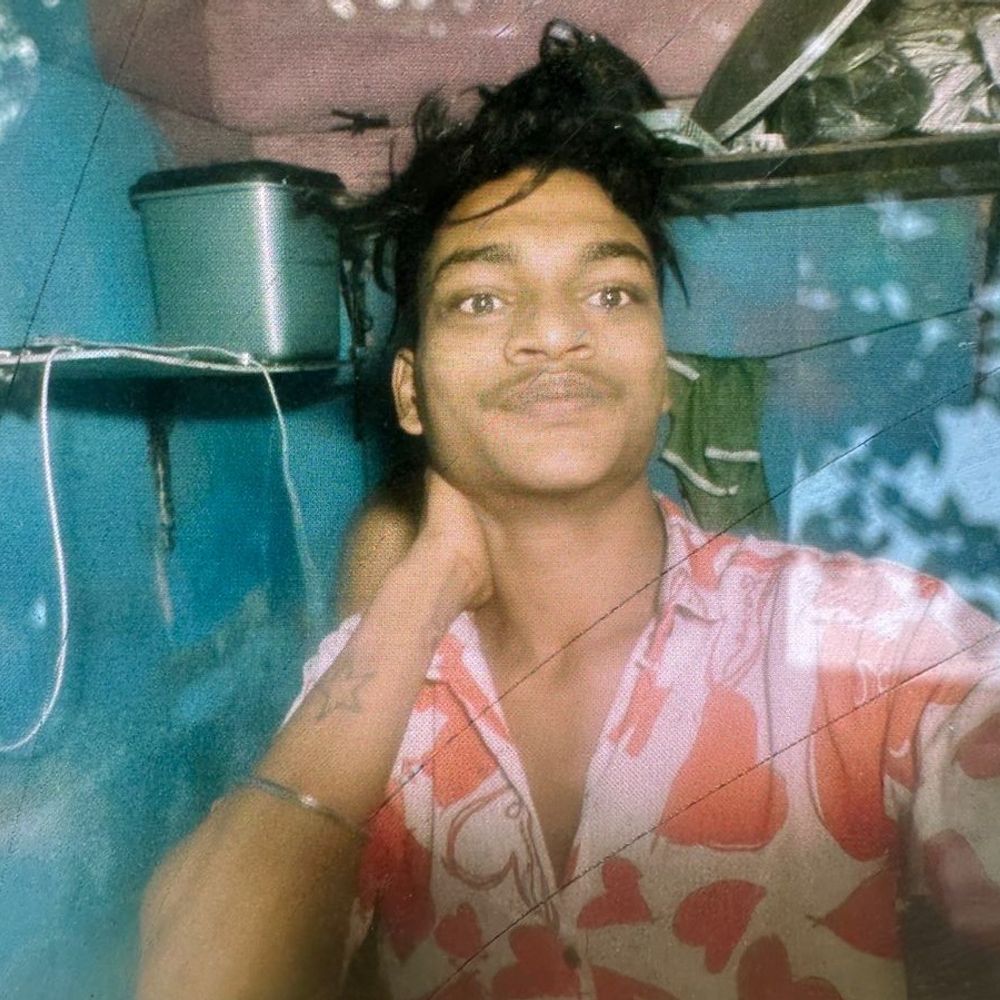 પાંડેસરામાં 18 વર્ષીય યુવકે ફાંસો ખાઈ જીવન ટૂંકાવ્યું:પરિજનો સાથે હસી-મજાક કરી જમ્યો અને રાત્રે રૂમમાં આપઘાત કર્યો