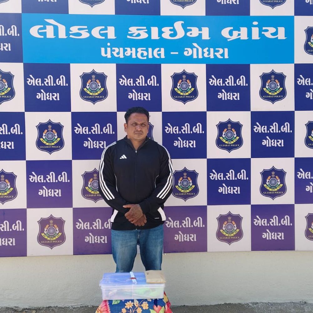 ગોધરા કોર્ટ ચોરીનો ભેદ ઉકેલાયો:LCBએ વકીલોના ટેબલમાંથી ચોરી કરનાર આરોપીને ઝડપ્યો