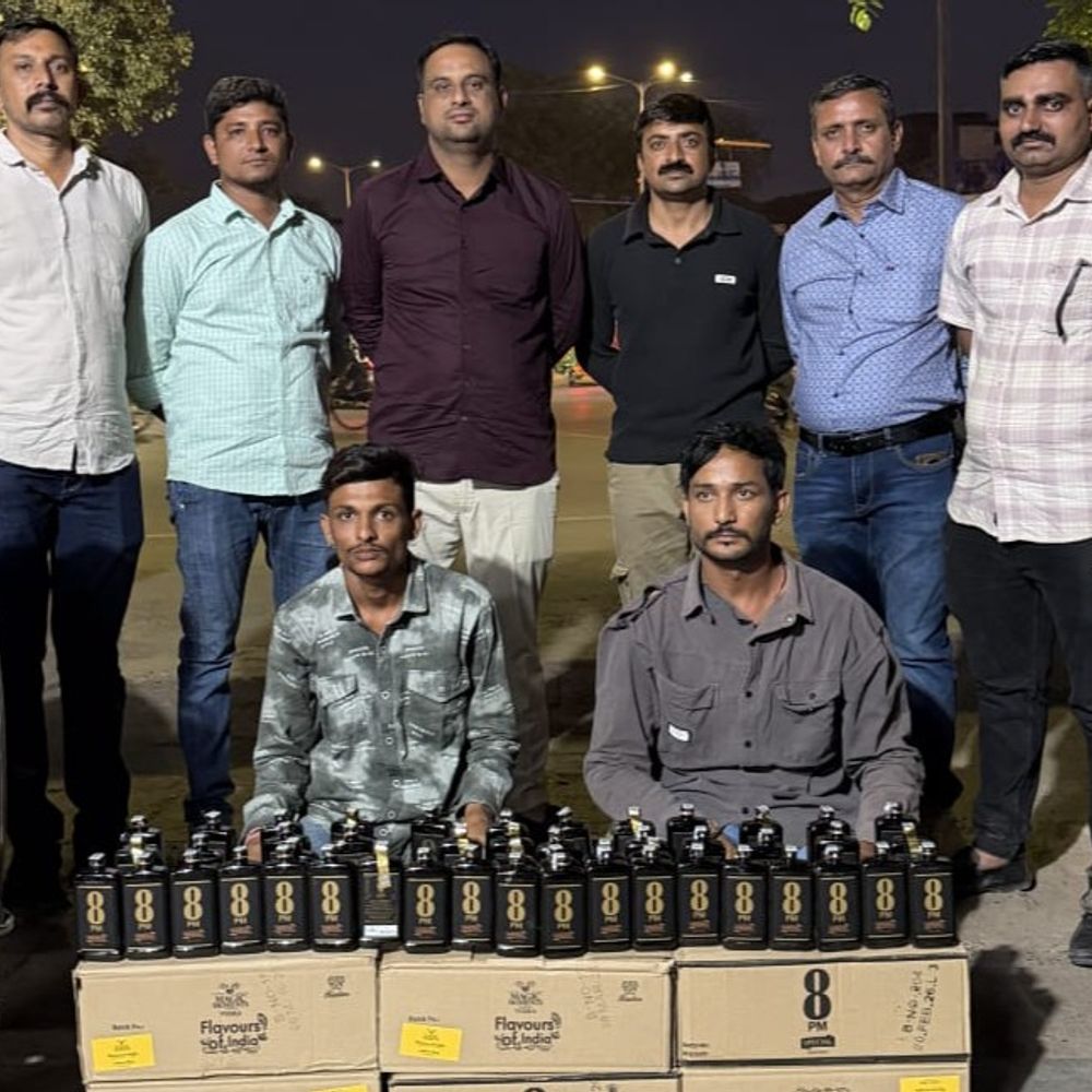 સ્થાનિક પોલીસ ઊંઘતી રહીને એજન્સીઓ કાર્યરત:ગોમતીપુર અને માધુપુરામાં એજન્સીઓએ દરોડા પાડી મોંઘી વિદેશી દારૂની બોટલો ઝડપી, ત્રણની ધરપકડ