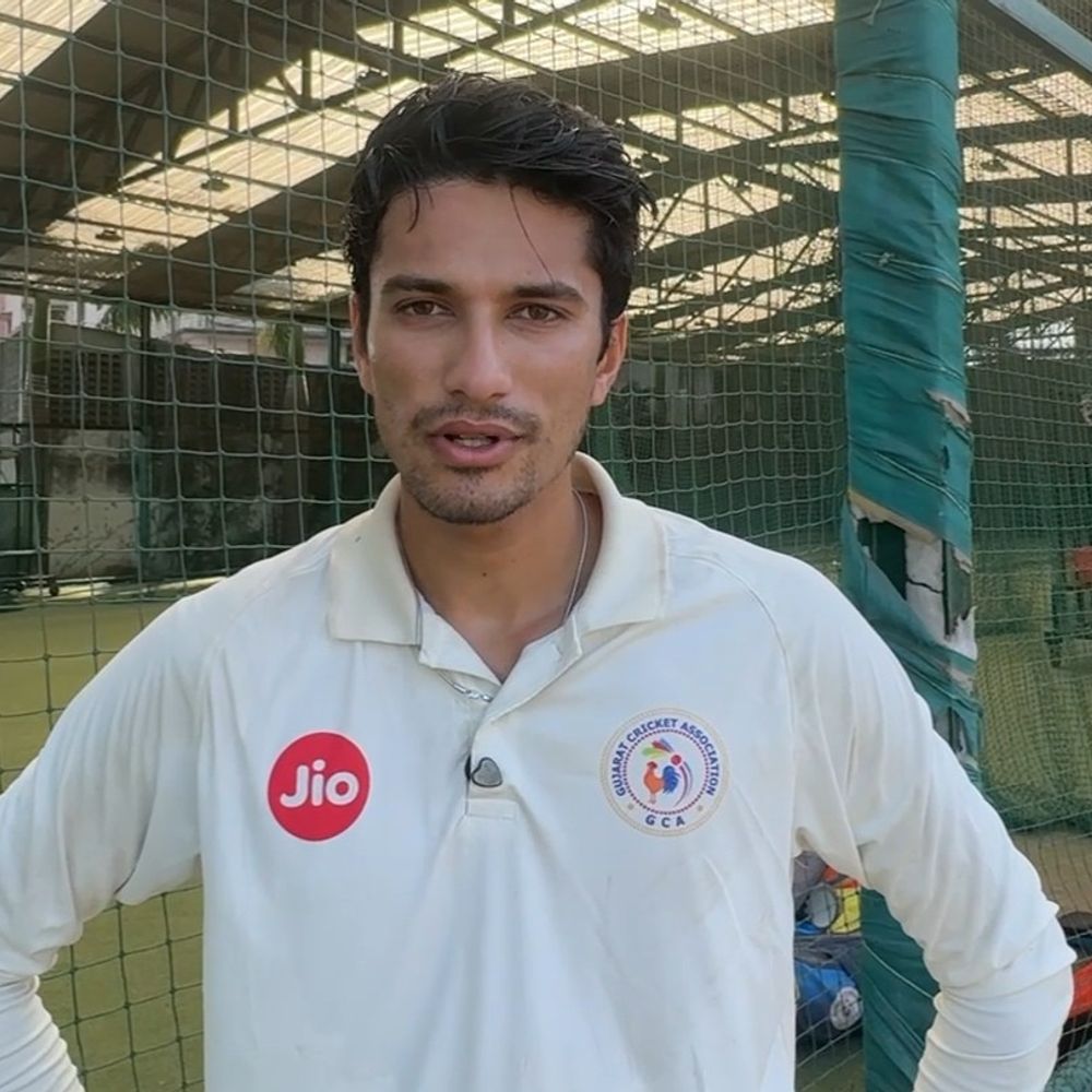 81 બોલમાં 14 સિક્સર, 21 બાઉન્ડ્રી સાથે 193 રન ફટકાર્યા:સુરત ક્રિકેટ લીગમાં KKRના પૂર્વ ખેલાડી આર્ય દેસાઈએ ઇતિહાસ રચ્યો; IPLમાં રમે તો 'ક્રિસ ગેલ'નો રેકોર્ડ તૂટી શકે!