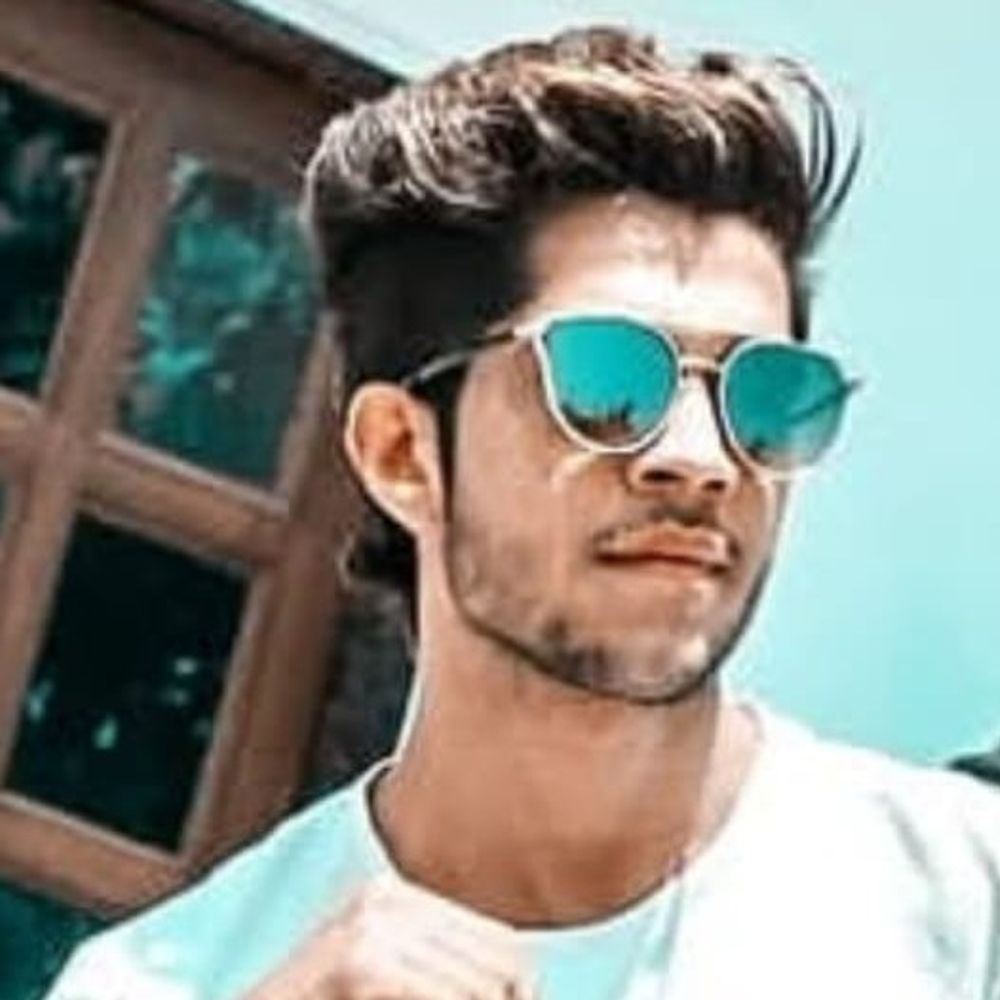 મિત્ર એ જ યુવકનું ચપ્પુના ઉપરાછાપરી ઘા ઝીંકી કાળસ કાઢ્યું:સુરતમાં જીદમાં થયેલી માથાકૂટનો લોહિયાળ વળાંક, આરોપીને ફિલ્મી ઢબે પડ્યો; ચેઝિંગનો LIVE વીડિયો