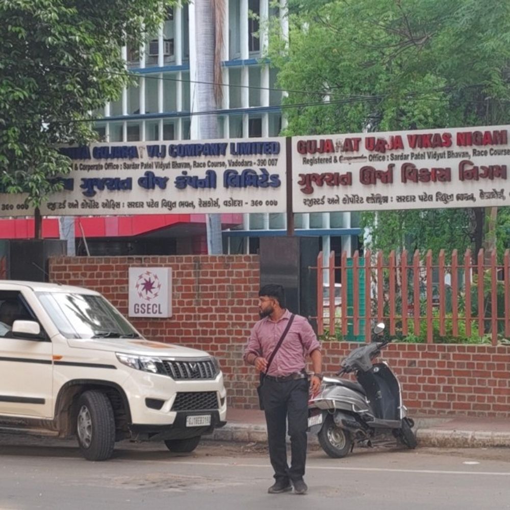 વડોદરામાં વીજબિલ વસૂલાત માટે મેગા ડિસેક્શન ડ્રાઈવ યોજાશે:MGVCLની તમામ પેટા વિભાગીય કચેરીઓ માર્ચના અંત સુધીમાં બાકી પડતા નાણાં વસૂલવા માટે 24 અને 27 માર્ચના રોજ ખાસ ડ્રાઈવ કરશે