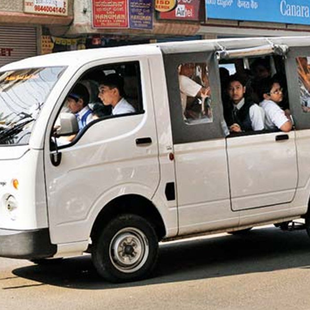 વાલીઓને રાહત, નવા સત્રથી સ્કૂલ વાન-રિક્ષાના ભાડા નહીં વધે:સ્કૂલ વર્ધી એસોસિએશનની બેઠકમાં મોટો નિર્ણય, 2024માં નક્કી કરાયેલા ભાડા જ યથાવત રહેશે