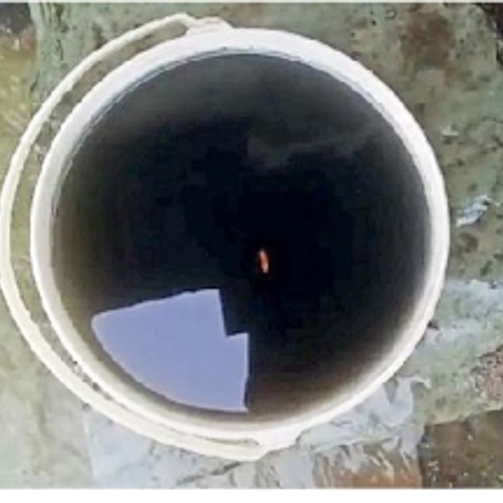 રહીશો પરેશાન:નવાયાર્ડના લોકોને ગંધ મારતા પાણીની સજા, પીવાનું પાણી ખરીદવા મજબૂર