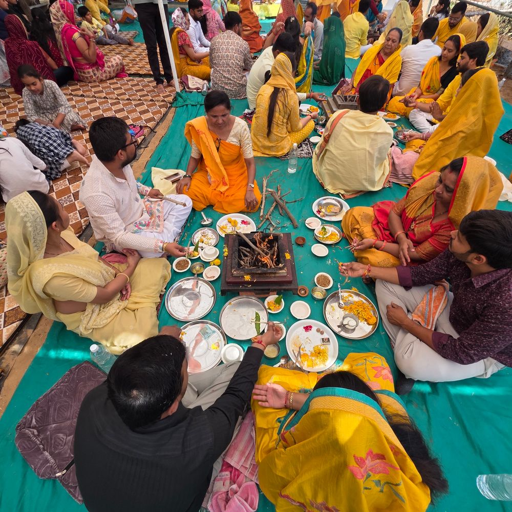 હિંમતનગરના ગઢોડામાં ગર્ભ-સંસ્કાર વિધિ સંપન્ન:ગાયત્રી પરિવાર અને શ્રીનાથજી ગીર ગૌશાળા દ્વારા આયોજન; 24 ગર્ભવતી મહિલાઓએ યજ્ઞમાં ભાગ લીધો