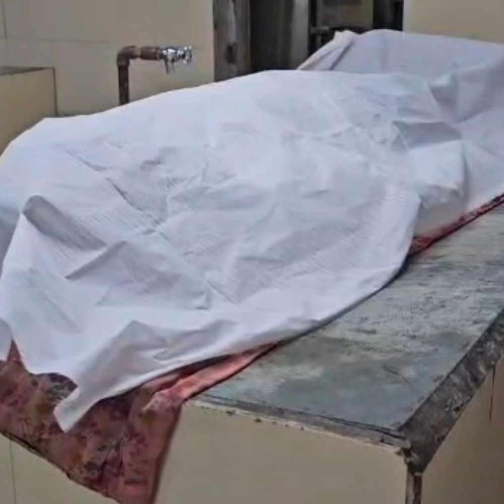 ચાલુ વાનનો દરવાજો ખુલતા વૃદ્ધ ફંગોળાયા:શહેરા નજીક 64 વર્ષીય વ્યક્તિનું ગંભીર ઇજાથી મોત, મામાના ઘરેથી પરત ફરતા સમયે અકસ્માત