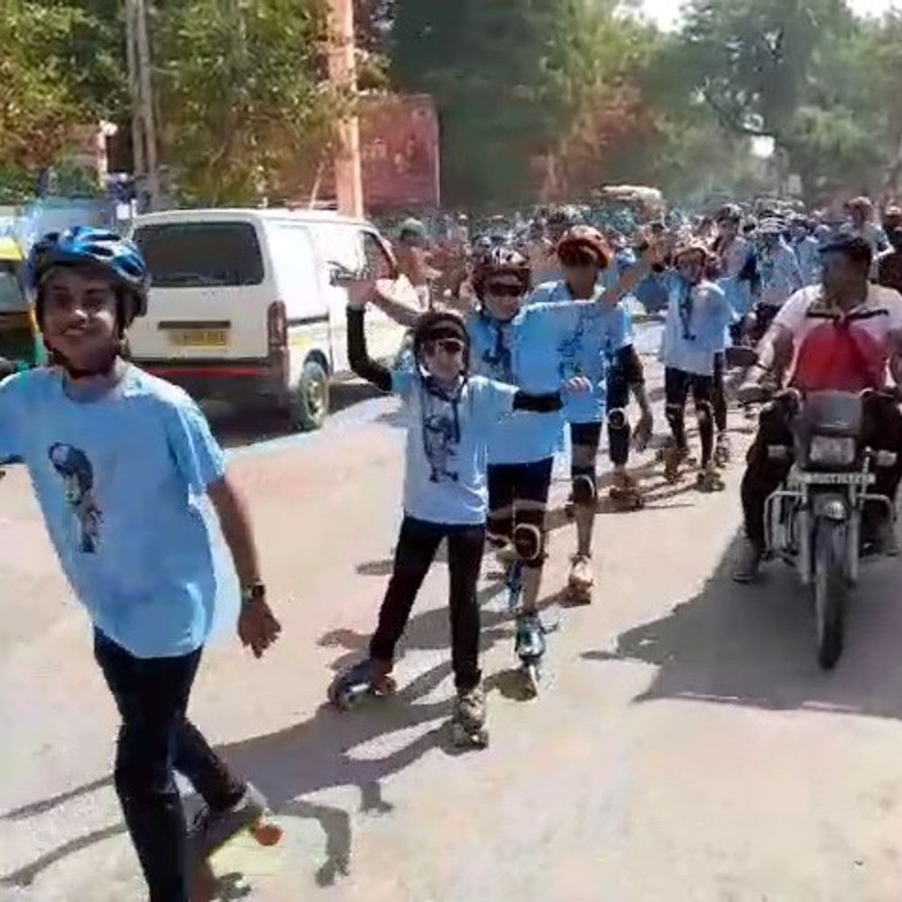 બોટાદથી ગઢડા 25 કિમી સ્કેટિંગ મેરેથોન યોજાઈ:પોલીસ પેટ્રોલિંગ સાથે ગોપીનાથજી મંદિરે સમાપન થયું