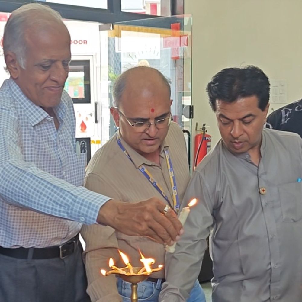 વેરાવળ એકેડમી એસોસિએશન દ્વારા 86 બોટલ રક્તદાન:રેડક્રોસને અર્પણ, ઉનાળામાં રક્તની અછત પૂરવા પહેલ