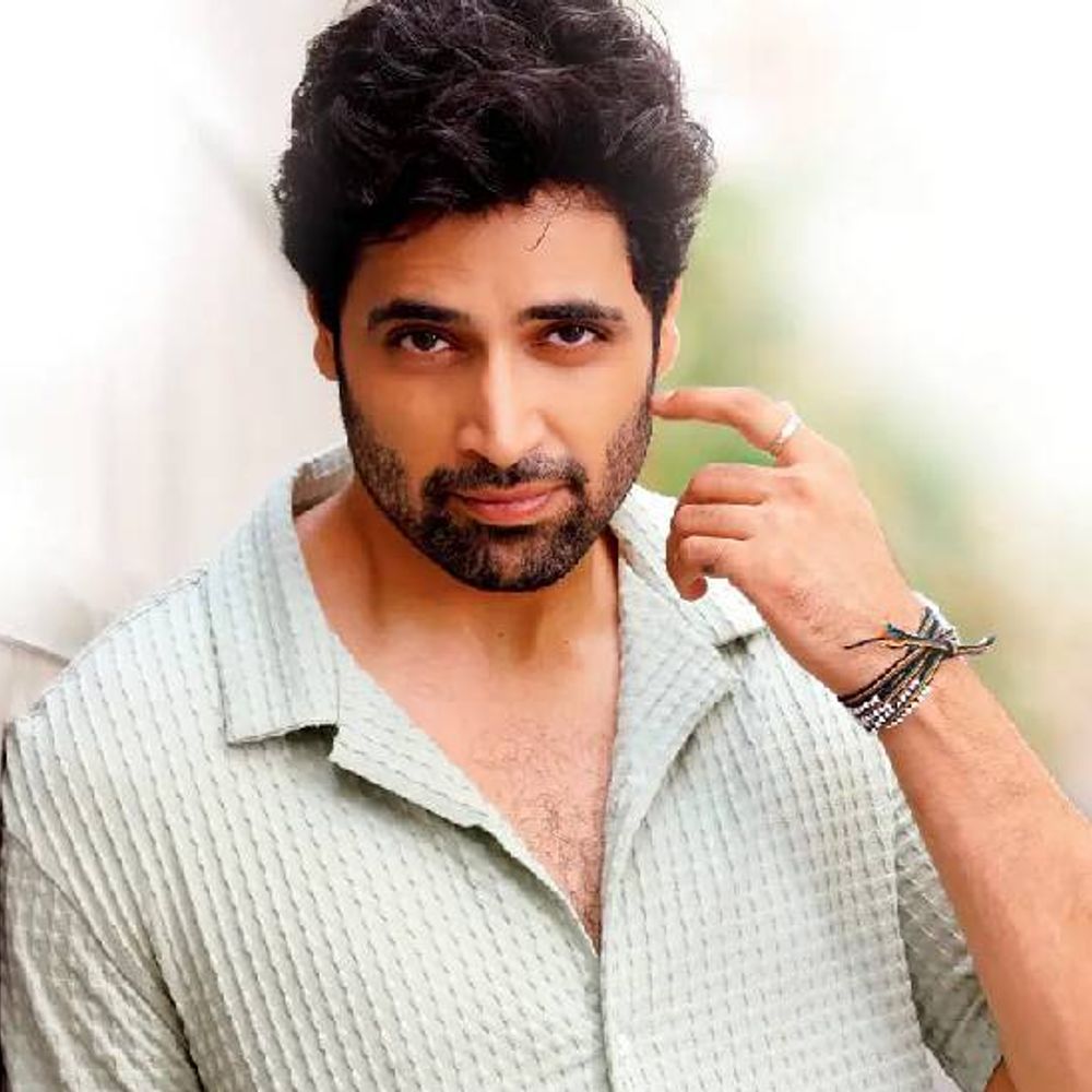 ‘ડકૈત’માં જોવા મળશે 'એંગ્રી લવ સ્ટોરી':અદિવી શેષે કહ્યું- ફિલ્મ ઇન્ડિયન સોલ અને અમેરિકન ટેકનિકનું મિશ્રણ છે