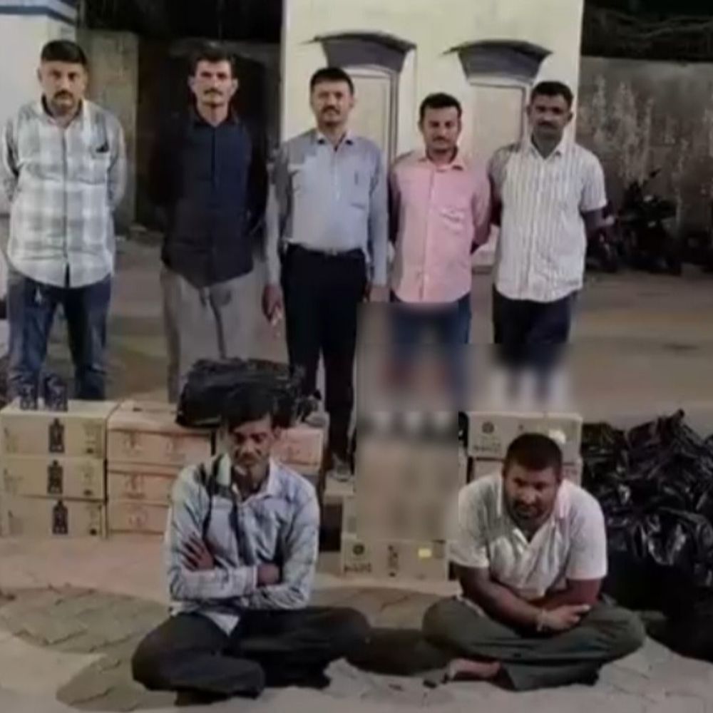 વાડીમાં છુપાવેલો 4 લાખનો વિદેશી દારૂ ઝડપાયો.:પાતાપુરની વાડીમાં ચાલતા વિદેશી દારૂના નેટવર્ક પર ક્રાઇમ બ્રાન્ચનો દરોડો: 1390 બોટલ સાથે બે શખ્સો જેલહવાલે, અન્ય ત્રણની શોધખોળ શરૂ.