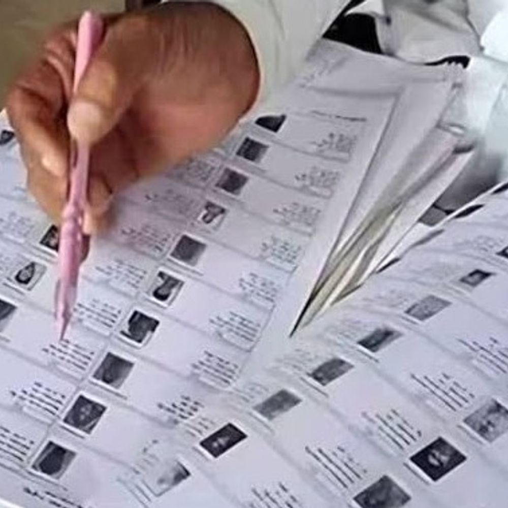 આજે કોર્પોરેશનના 30 વોર્ડની આખરી મતદારયાદી પ્રસિદ્ધ થશે:નાગરિકો તાપી ભવન, તમામ વોર્ડ ઓફિસો સહિત 40 સ્થળે નામની ચકાસણી કરી શકશે, નામ ન હોય તે ઉમેરી શકશે